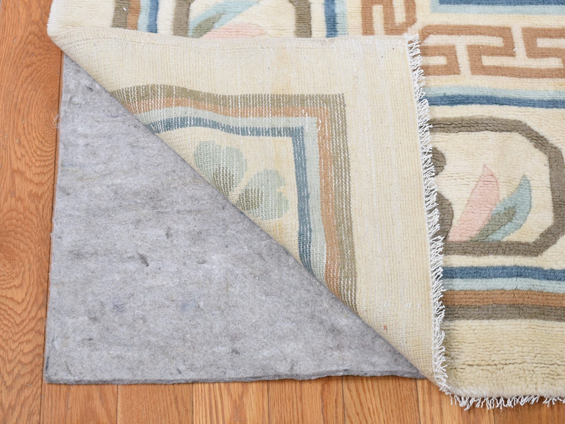 Antique hand-knotted wool rug in Ivory, 13'9" x 23'5" — SKU O080701 (view 4)