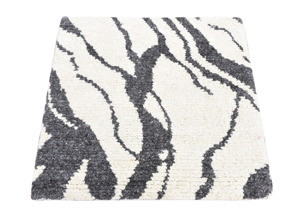 Modern / Contemporary hand-knotted wool rug in Ivory, 3' x 3' — SKU O080753