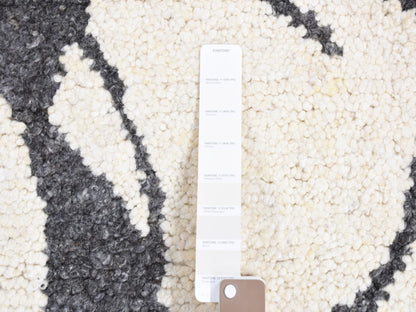Modern / Contemporary hand-knotted wool rug in Ivory, 3' x 3' — SKU O080753 (view 3)