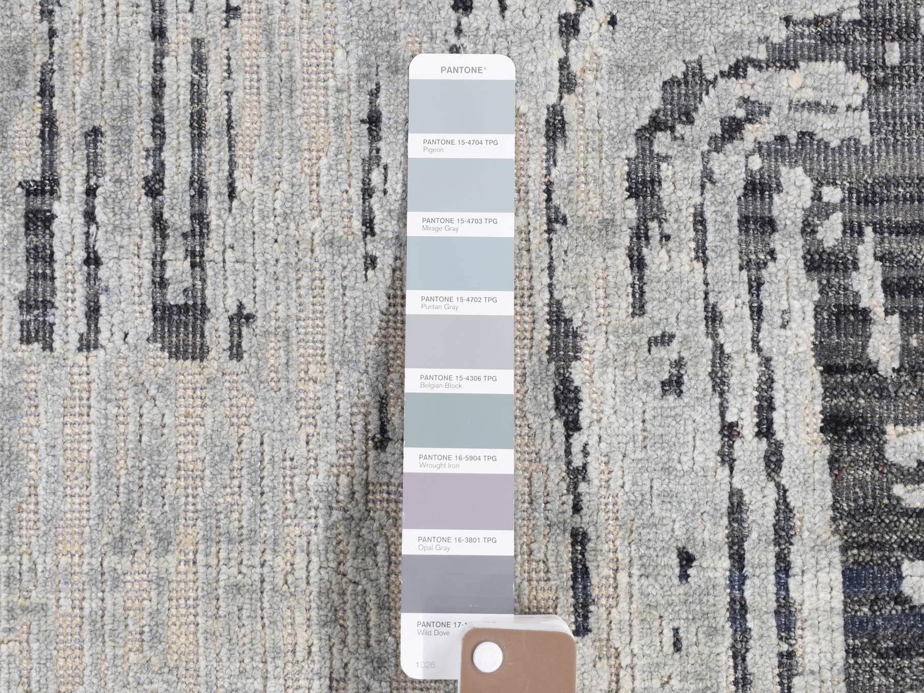 Wool / Silk hand-knotted wool/pure silk rug in Gray, 5' x 7'1" — SKU O080768 (view 3)