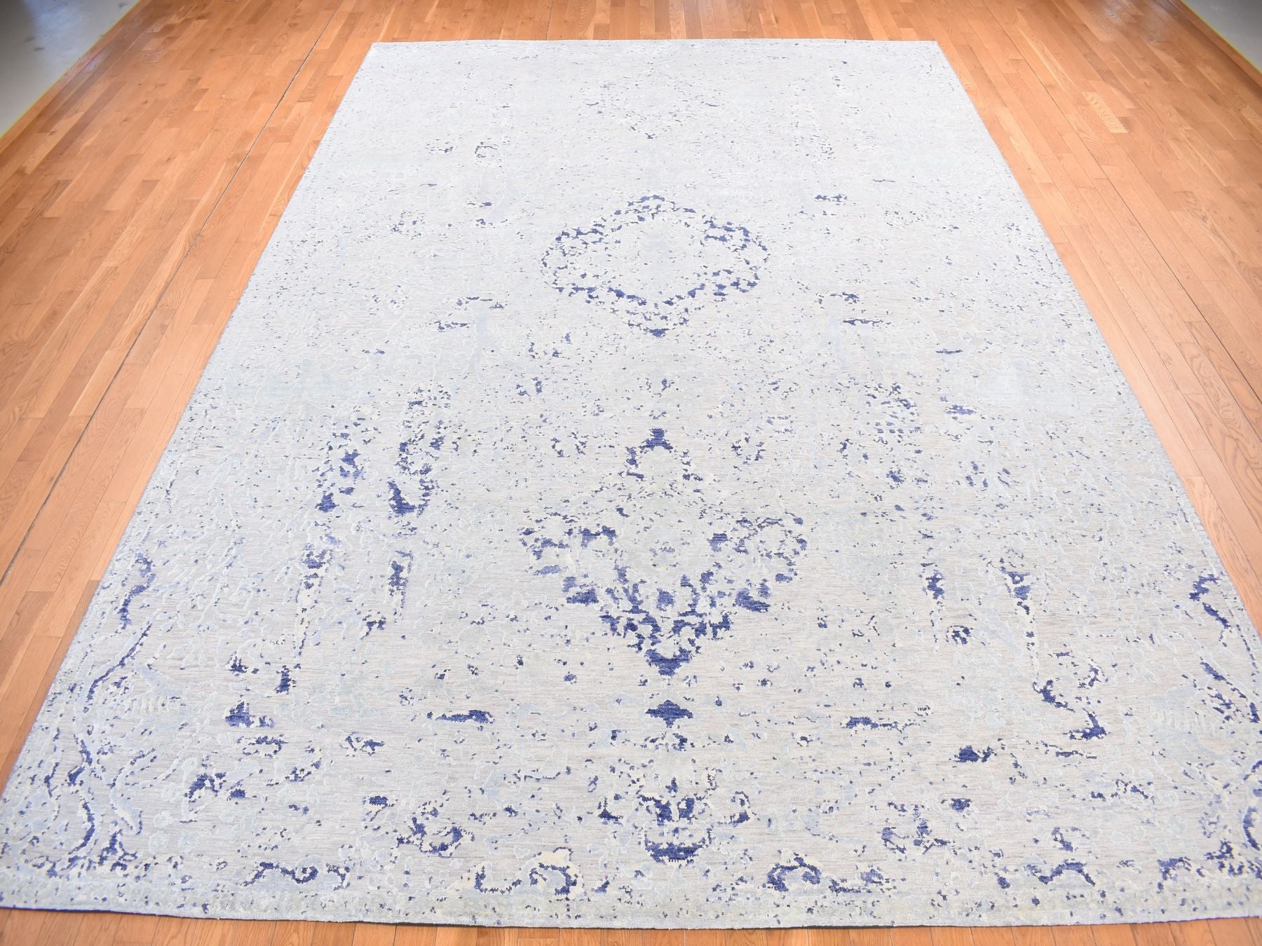 Transitional hand-knotted wool/silk rug in Blue, 10' x 14'1" — SKU O080783 (view 2)