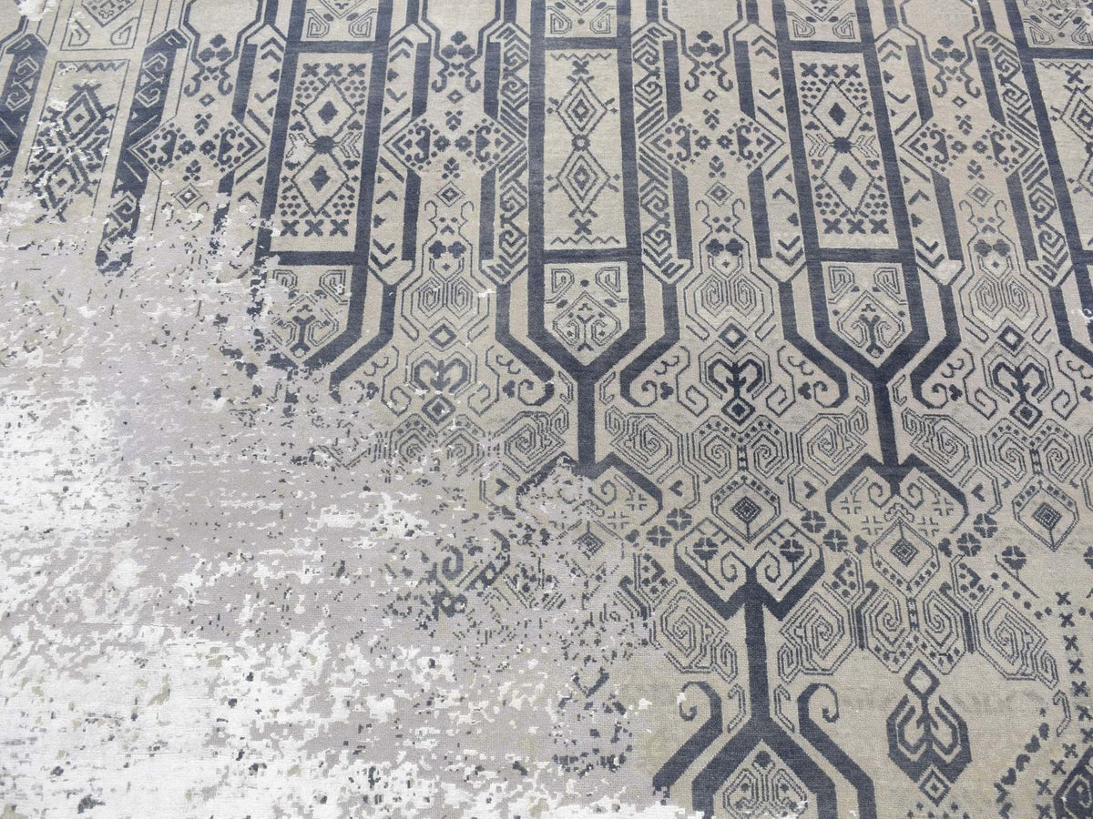 Transitional hand-knotted wool/silk rug in Gray, 8' x 9'10" — SKU O080792 (view 8)