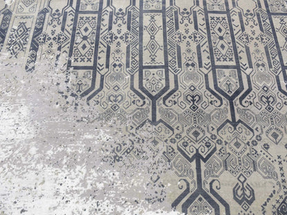 Transitional hand-knotted wool/silk rug in Gray, 8' x 9'10" — SKU O080792 (view 8)
