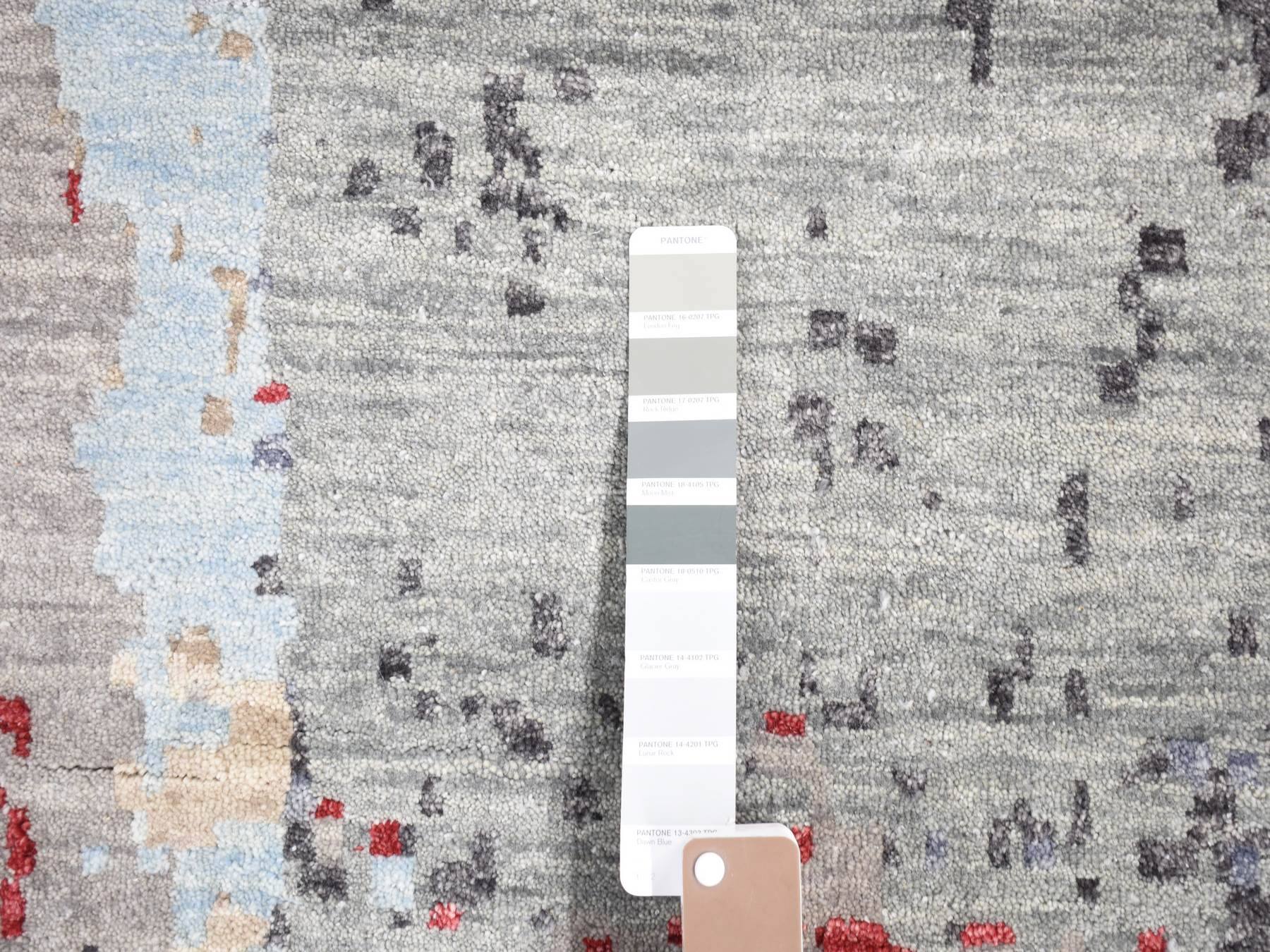Modern / Contemporary hand-knotted wool rug in Gray, 10' x 14'2" — SKU O080794 (view 7)