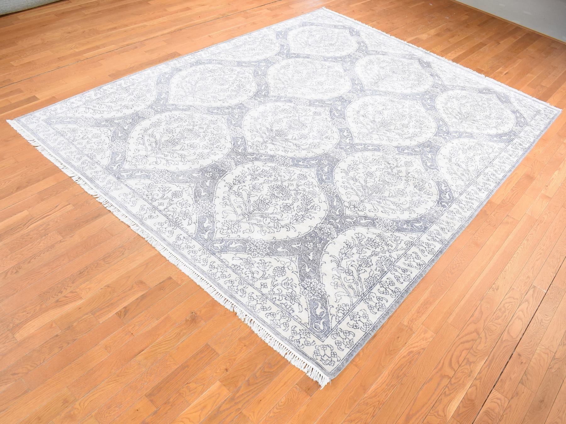 Agra Modern / Contemporary hand-knotted cotton rug in Ivory, 9' x 12' — SKU O080803 (view 3)