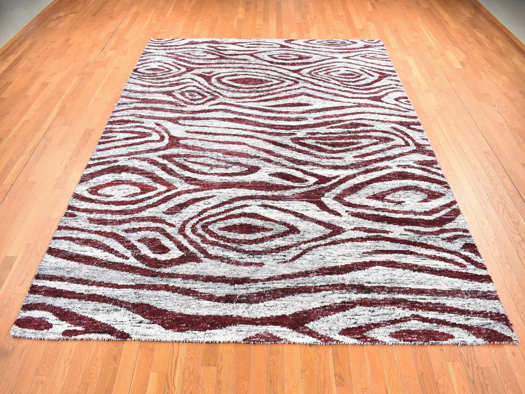 Modern / Contemporary hand-knotted wool rug in Ivory, 9' x 11'7" — SKU O080816 (view 2)