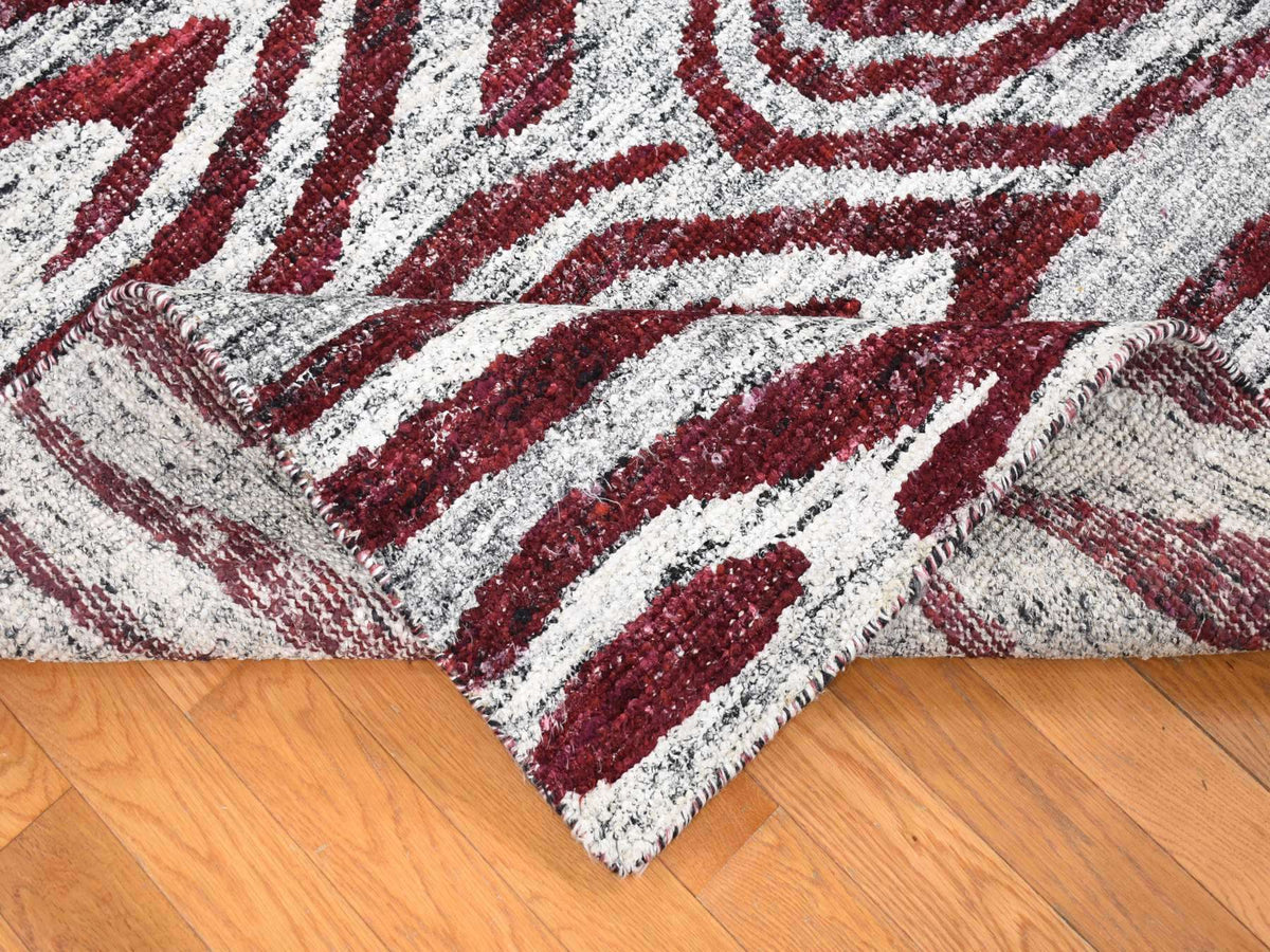Modern / Contemporary hand-knotted wool rug in Ivory, 9' x 11'7" — SKU O080816 (view 5)