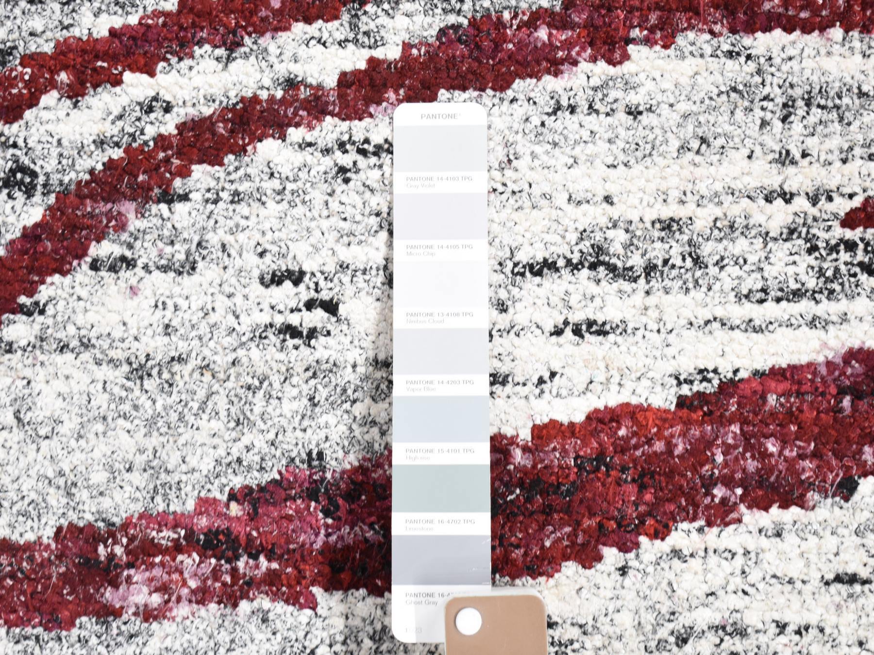 Modern / Contemporary hand-knotted wool rug in Ivory, 9' x 11'7" — SKU O080816 (view 7)