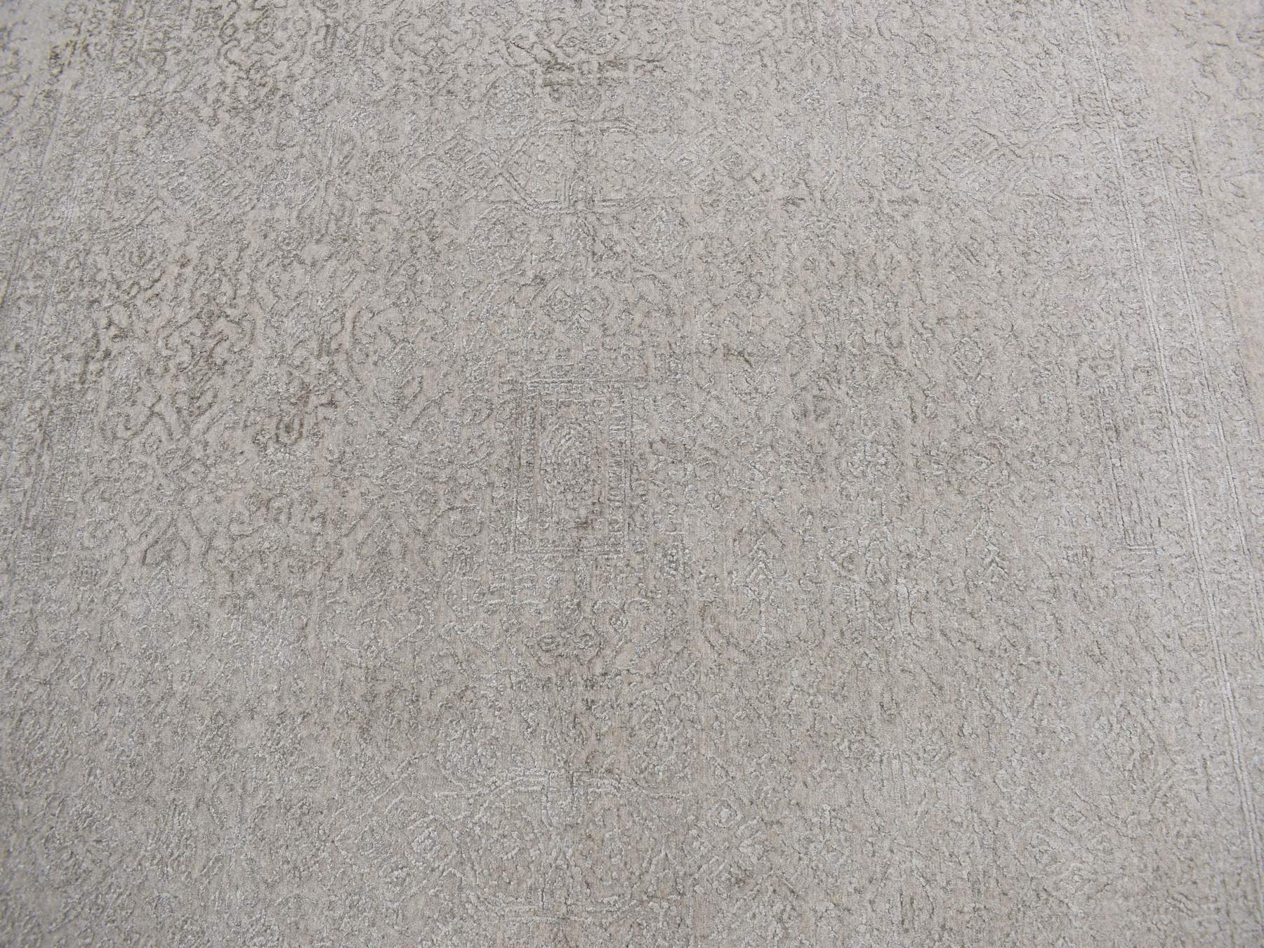 Modern / Contemporary hand-knotted wool/silk rug in Gray, 8'9" x 12'1" — SKU O080819 (view 8)