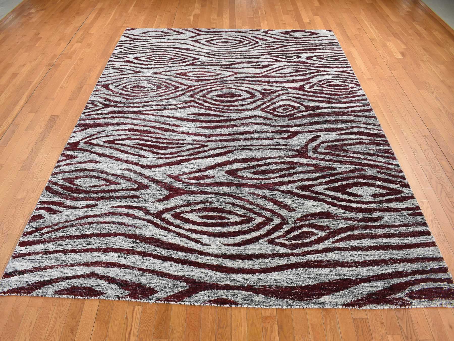Modern / Contemporary hand-knotted sari silk rug in Red, 8'10" x 11'9" — SKU O080821 (view 2)