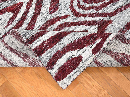 Modern / Contemporary hand-knotted sari silk rug in Red, 8'10" x 11'9" — SKU O080821 (view 5)