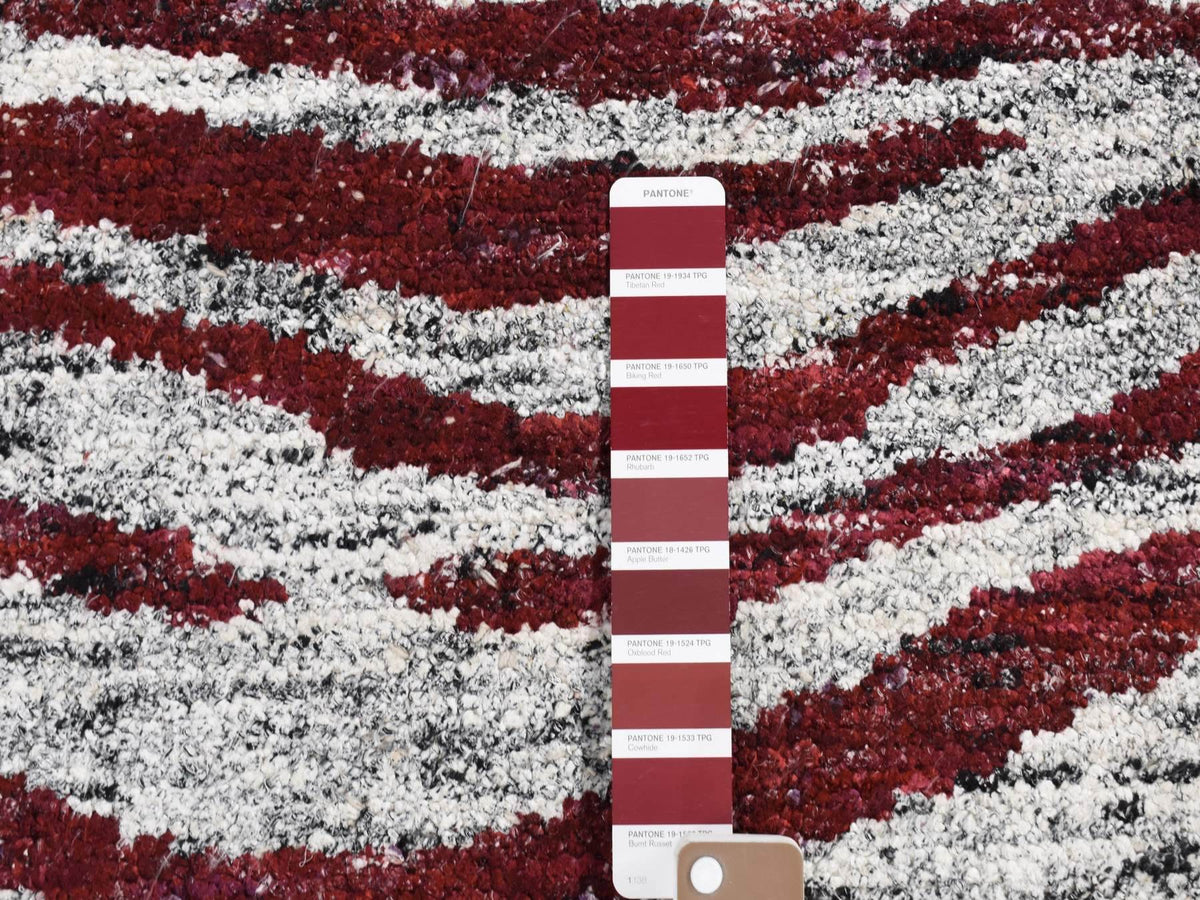 Modern / Contemporary hand-knotted sari silk rug in Red, 8'10" x 11'9" — SKU O080821 (view 7)