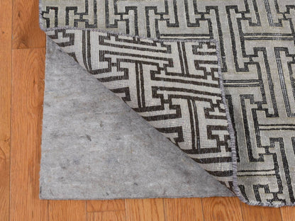 Modern / Contemporary hand-knotted wool/silk rug in Gray, 7'10" x 10'3" — SKU O080832 (view 4)