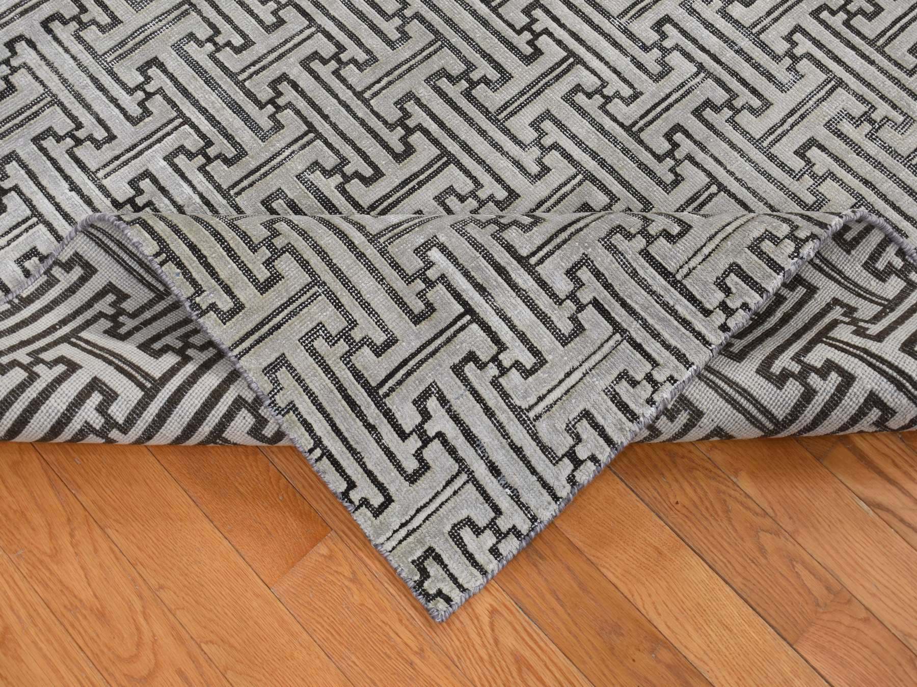 Modern / Contemporary hand-knotted wool/silk rug in Gray, 7'10" x 10'3" — SKU O080832 (view 5)