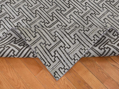 Modern / Contemporary hand-knotted wool/silk rug in Gray, 7'10" x 10'3" — SKU O080832 (view 5)