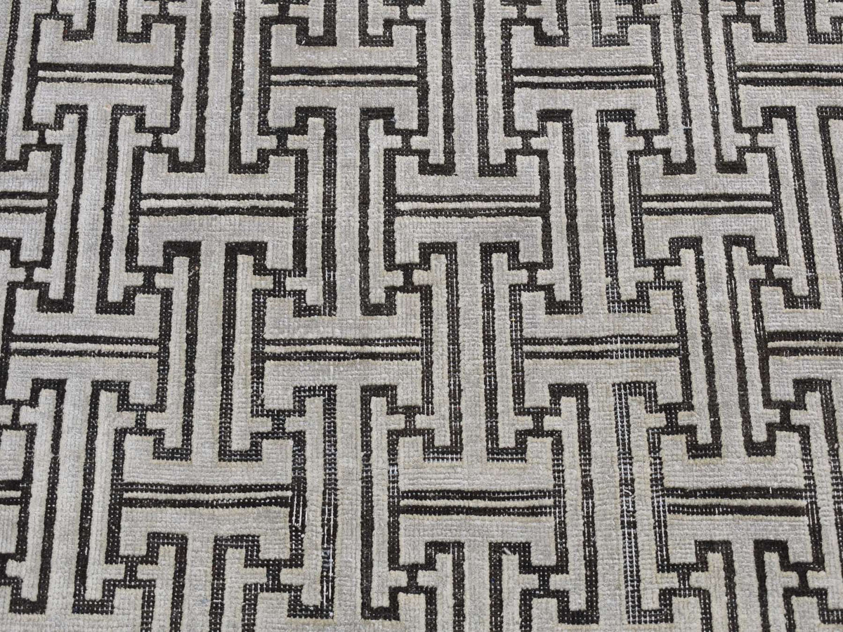 Modern / Contemporary hand-knotted wool/silk rug in Gray, 7'10" x 10'3" — SKU O080832 (view 8)