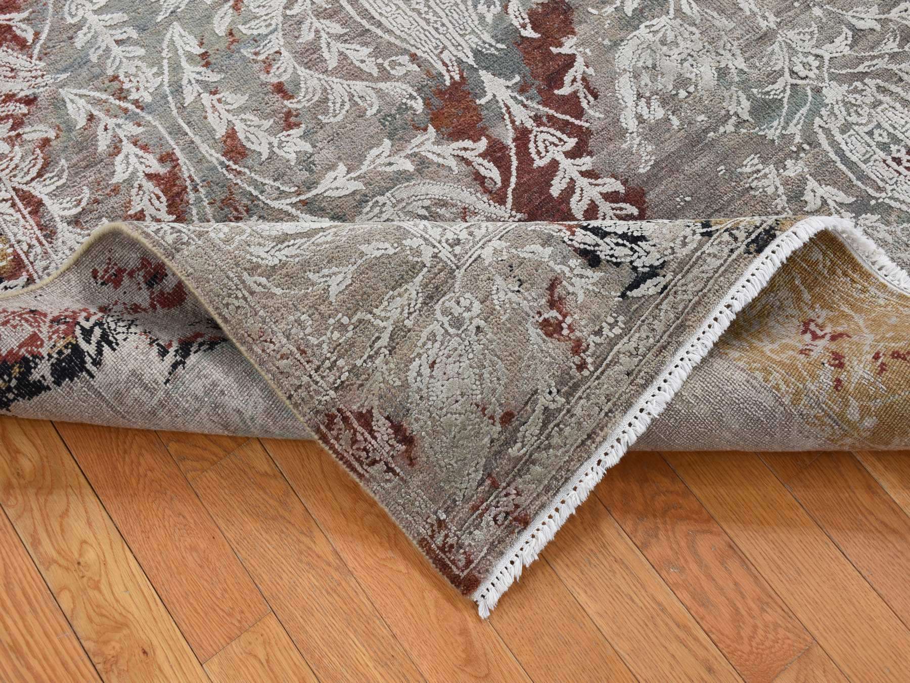 Transitional hand-knotted wool/silk rug in Gray & Green, 5'2" x 7'1" — SKU O080885 (view 3)