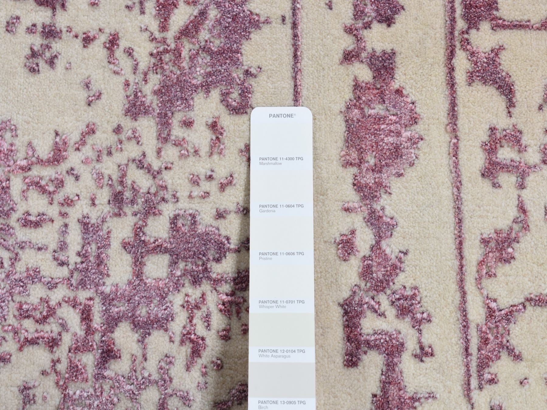 Transitional hand-knotted wool/silk rug in Ivory, 9'2" x 12'1" — SKU O080910 (view 7)