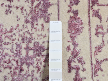 Transitional hand-knotted wool/silk rug in Ivory, 9'2" x 12'1" — SKU O080910 (view 7)