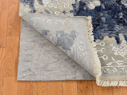Transitional hand-knotted wool/silk rug in Gray, 8' x 9'9" — SKU O080912 (view 4)