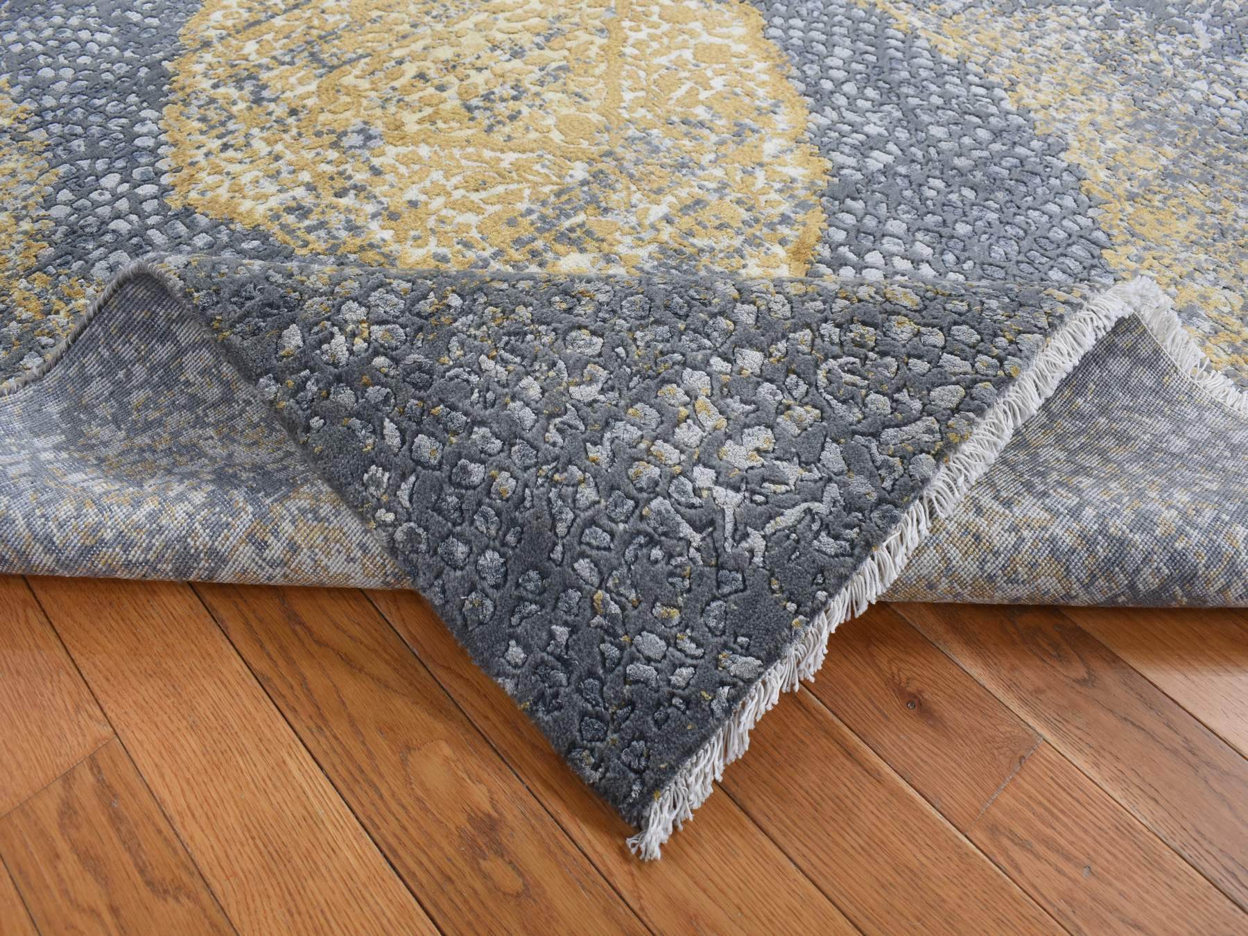 Transitional hand-knotted wool/pure silk rug in Gray, 5'2" x 7' — SKU O080962 (view 4)