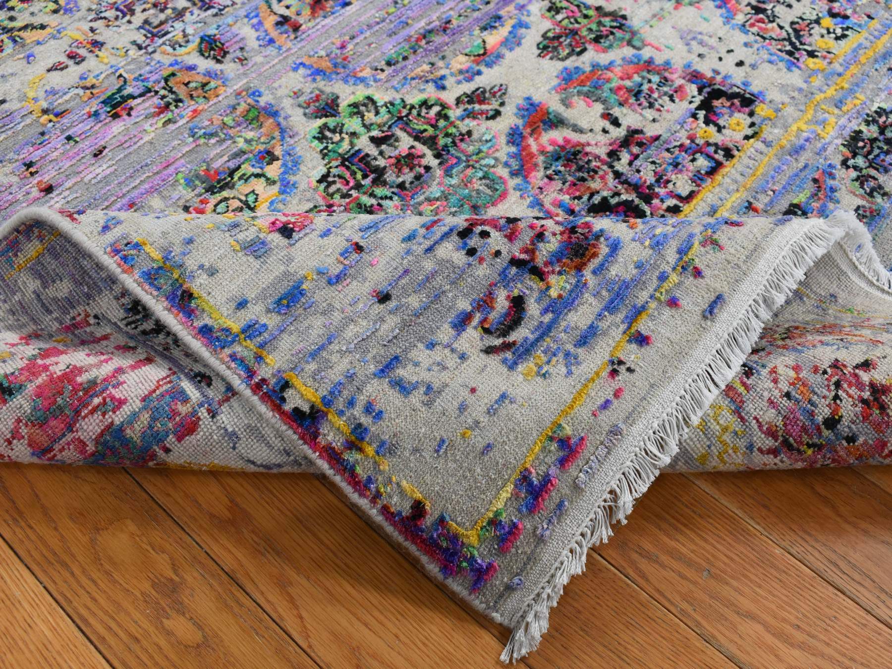Modern / Contemporary hand-knotted wool/silk rug in Gray, 6' x 9'1" — SKU O080965 (view 4)