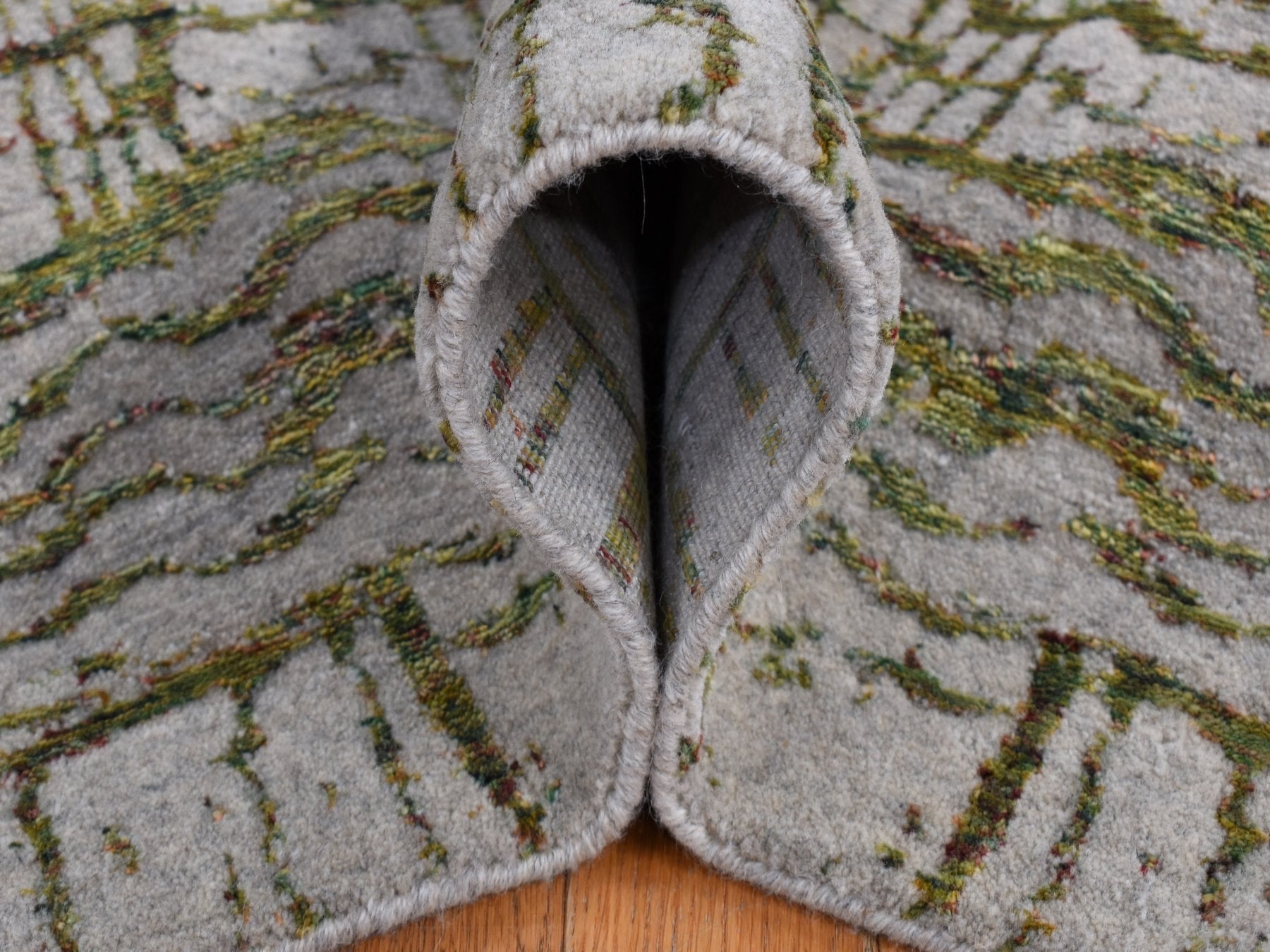 Modern / Contemporary hand-knotted wool/silk rug in Gray, 6' x 8'9" — SKU O080968 (view 6)