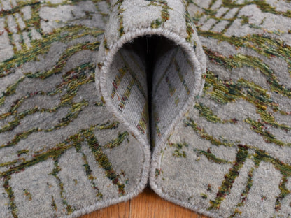 Modern / Contemporary hand-knotted wool/silk rug in Gray, 6' x 8'9" — SKU O080968 (view 6)