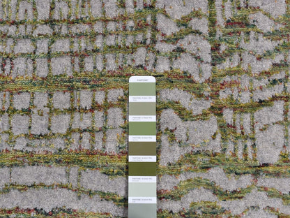 Modern / Contemporary hand-knotted wool/silk rug in Gray, 6' x 8'9" — SKU O080968 (view 7)