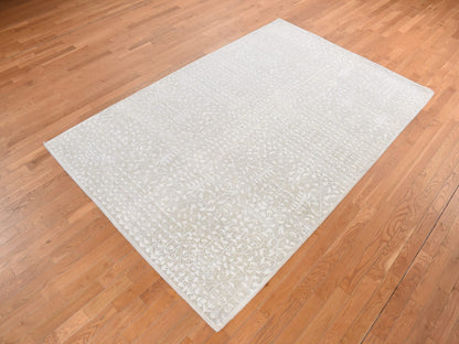 Modern / Contemporary hand-knotted wool/silk rug in Ivory, 6'1" x 9'4" — SKU O080971 (view 3)