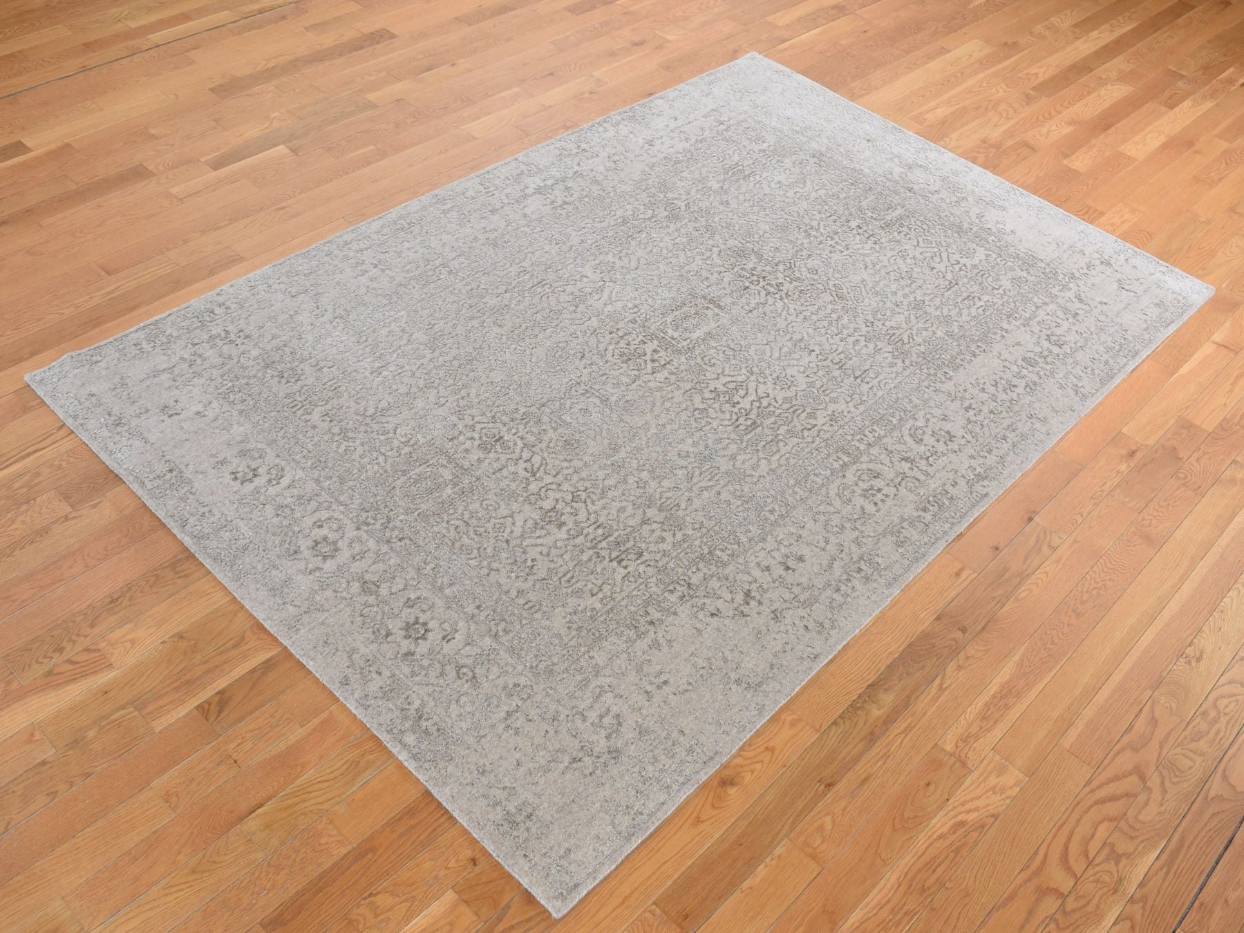 Modern / Contemporary hand-knotted wool/art silk rug in Gray, 5'9" x 9' — SKU O080977 (view 3)