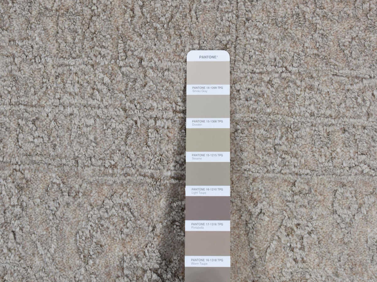 Modern / Contemporary hand-knotted wool/art silk rug in Gray, 5'9" x 9' — SKU O080977 (view 7)