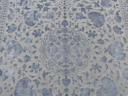 Grey 5'7" x 7'10" Traditional Hand knotted Wool/Silk Rug - Sku: O080982