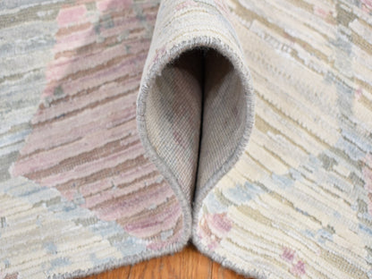 Modern / Contemporary hand-knotted wool/silk rug in Ivory, 5'9" x 9'3" — SKU O080986 (view 6)