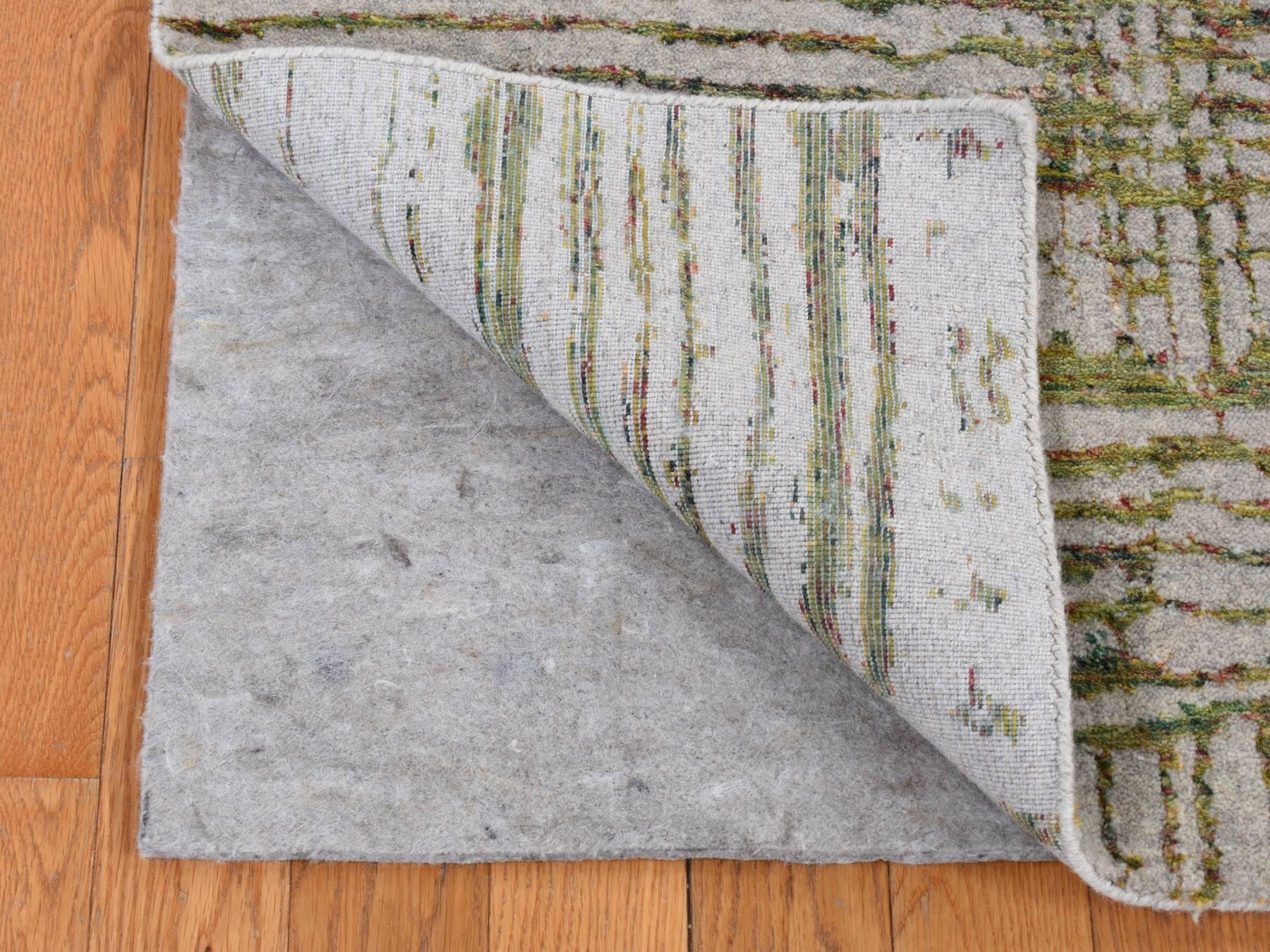 Modern / Contemporary hand-knotted wool/silk rug in Gray, 6' x 8'9" — SKU O080988 (view 4)