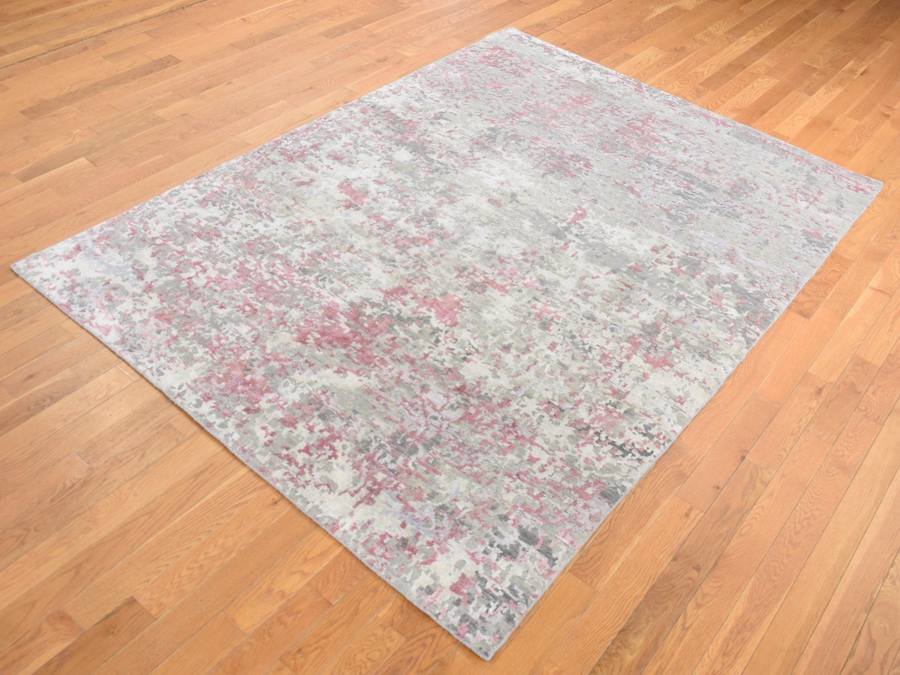 Modern / Contemporary hand-knotted wool/silk rug in Pink, 5'10" x 8'9" — SKU O080989 (view 3)