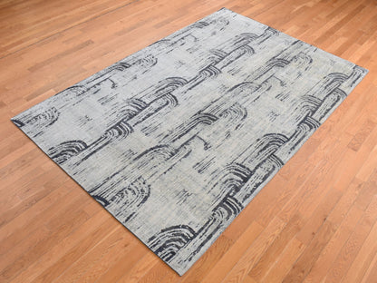 Modern / Contemporary hand-knotted wool/silk rug in Gray, 6' x 9' — SKU O080994 (view 3)