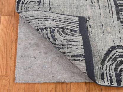 Modern / Contemporary hand-knotted wool/silk rug in Gray, 6' x 9' — SKU O080994 (view 4)