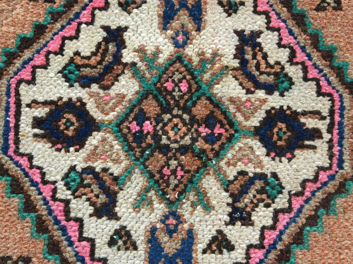 Hamadan Vintage hand-knotted worn wool rug in Orange & Ivory, 6'8" x 10'3" — SKU O081195 (view 9)