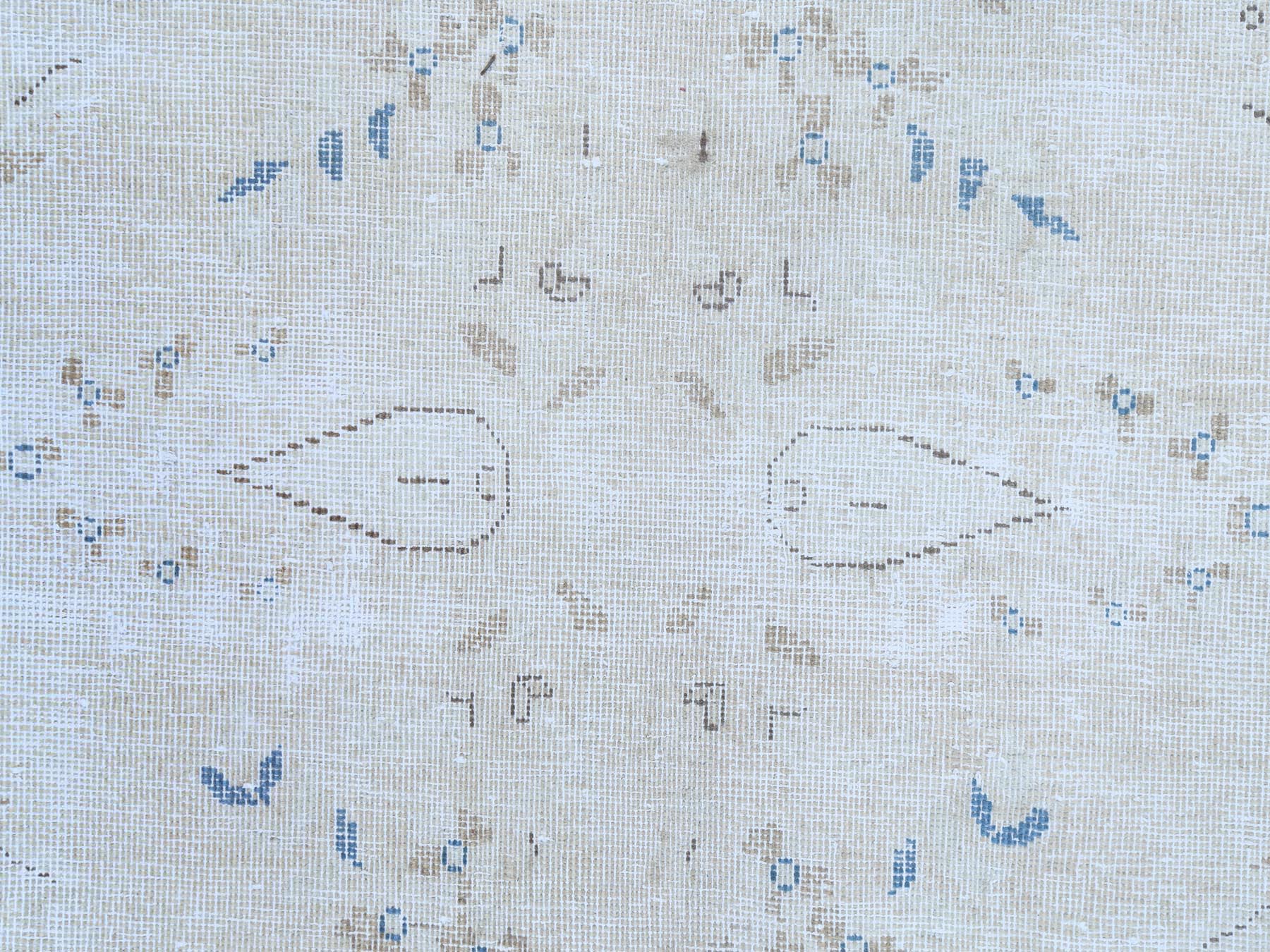 Kerman Vintage hand-knotted worn wool rug in Ivory & Denim Blue, 9'6" x 12'6" — SKU O081259 (view 8)