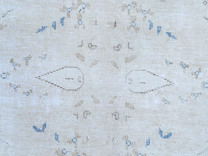 Kerman Vintage hand-knotted worn wool rug in Ivory & Denim Blue, 9'6" x 12'6" — SKU O081259 (view 8)