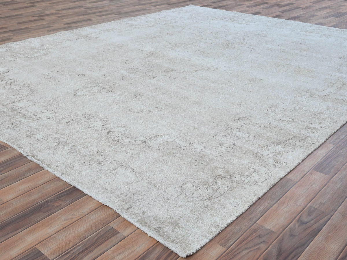 Kerman Vintage hand-knotted worn wool rug in Ivory, 9'8" x 12'5" — SKU O081261 (view 3)