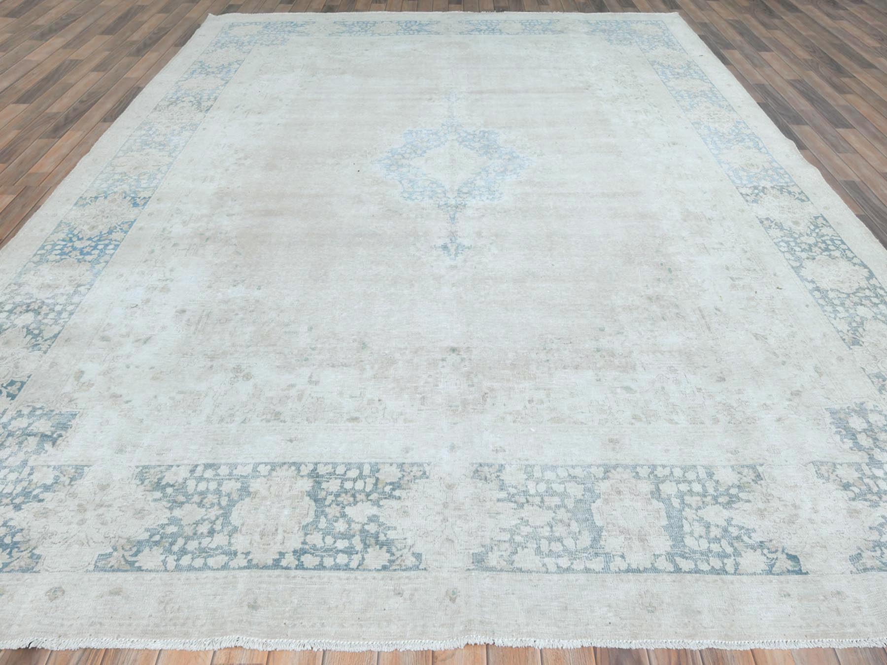 Kerman Vintage hand-knotted worn wool rug in Ivory & Navy Blue, 9'5" x 12'6" — SKU O081609 (view 2)