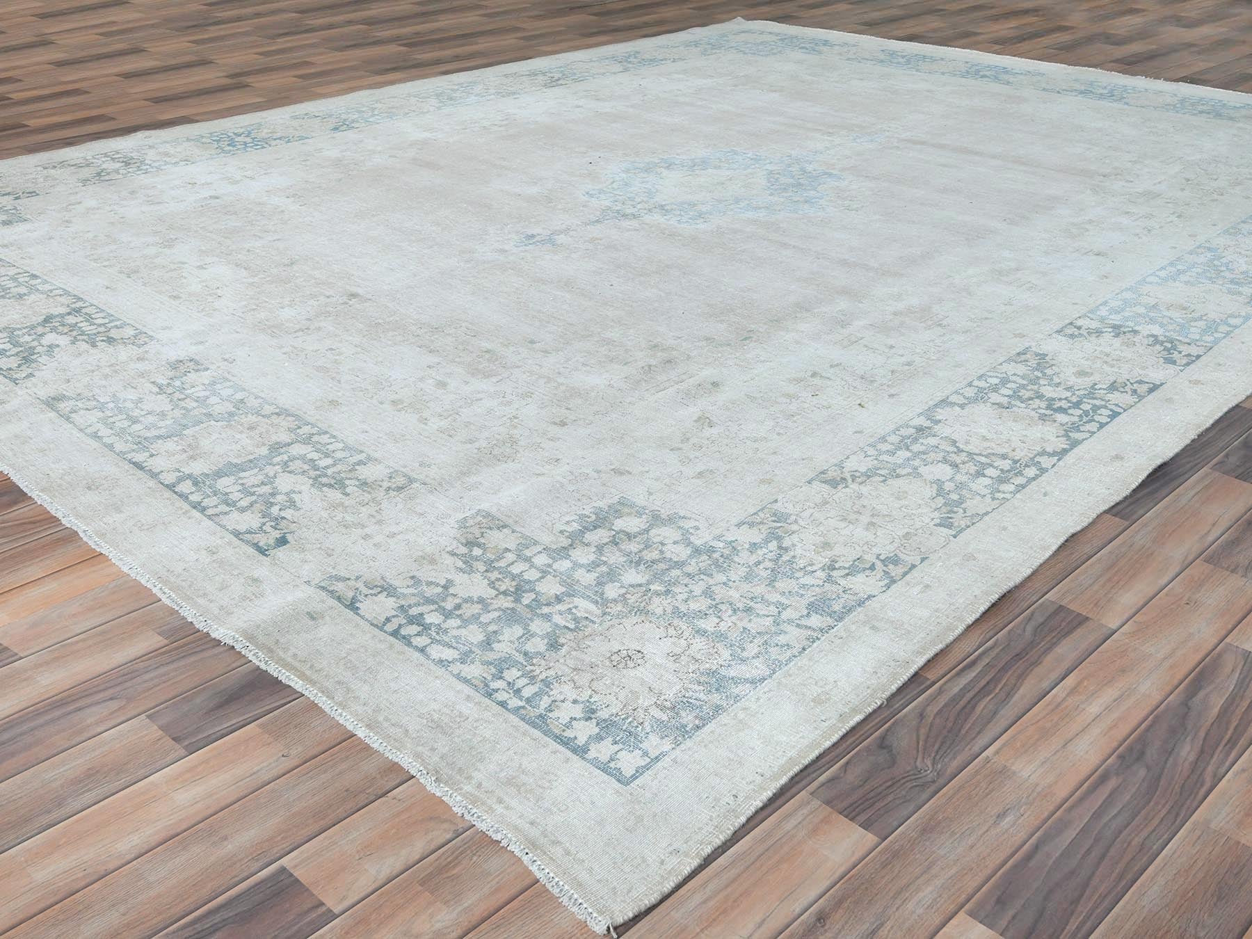 Kerman Vintage hand-knotted worn wool rug in Ivory & Navy Blue, 9'5" x 12'6" — SKU O081609 (view 3)