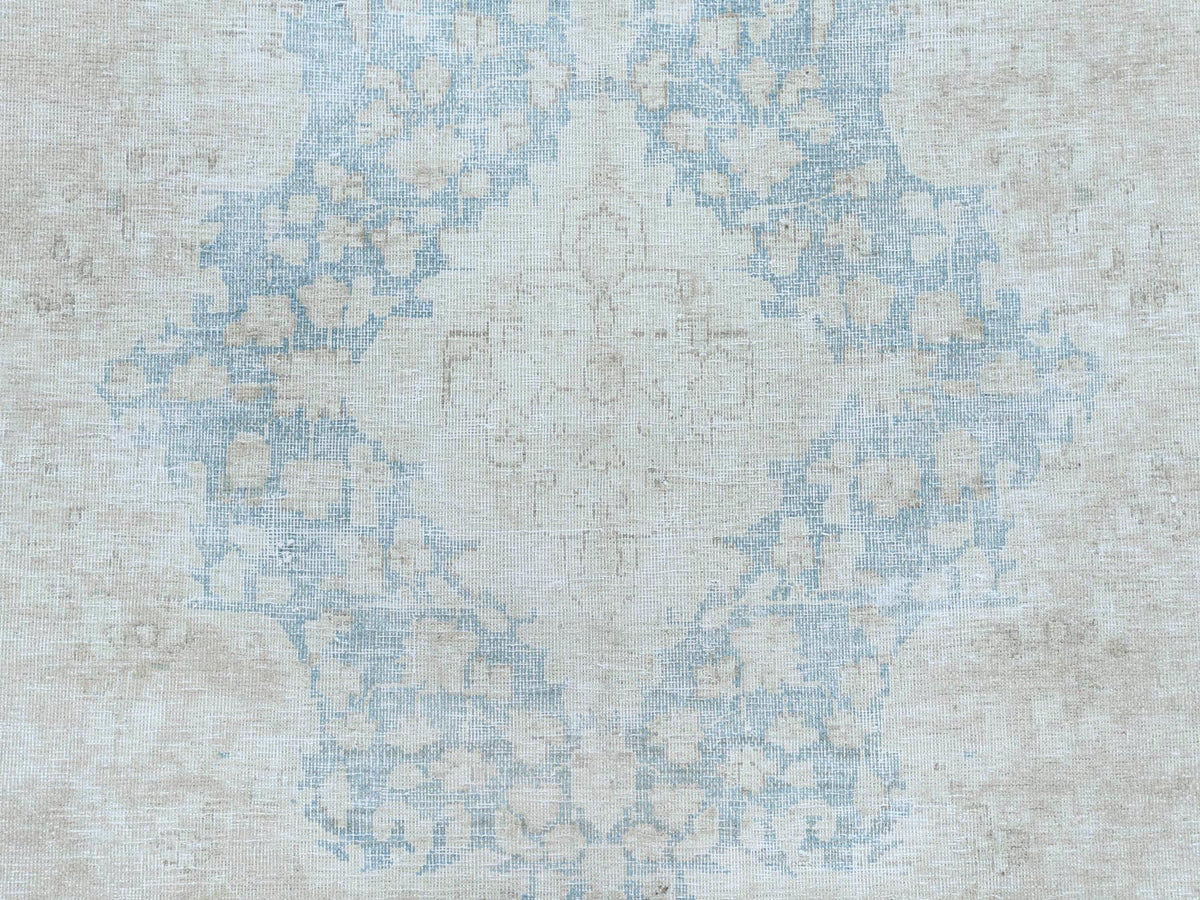 Kerman Vintage hand-knotted worn wool rug in Ivory & Navy Blue, 9'5" x 12'6" — SKU O081609 (view 8)