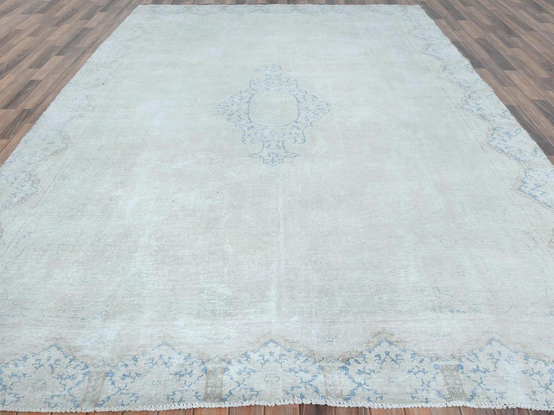 Kerman Vintage hand-knotted worn wool rug in Ivory, 8'8" x 11'8" — SKU O081610 (view 2)
