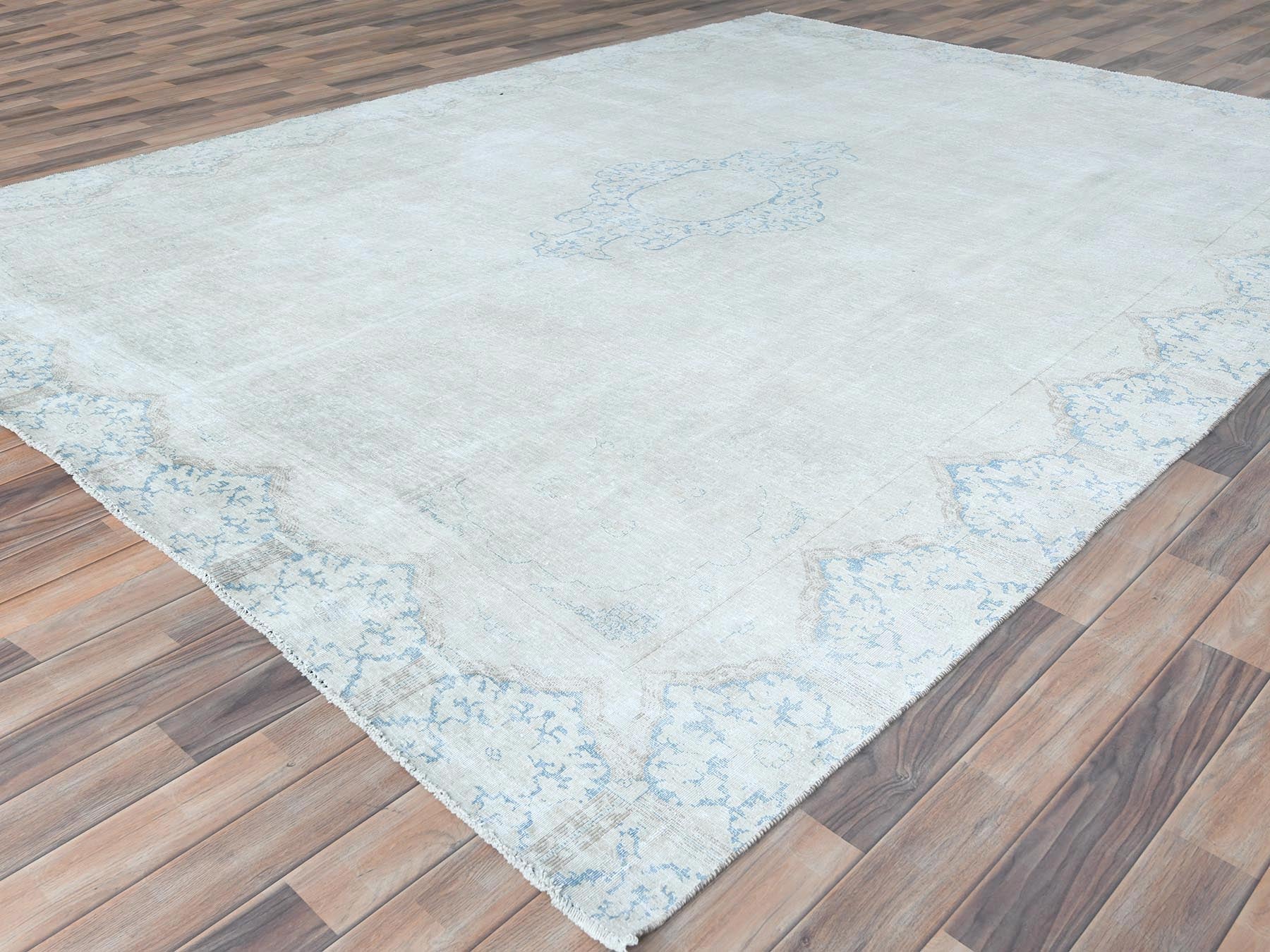 Kerman Vintage hand-knotted worn wool rug in Ivory, 8'8" x 11'8" — SKU O081610 (view 3)