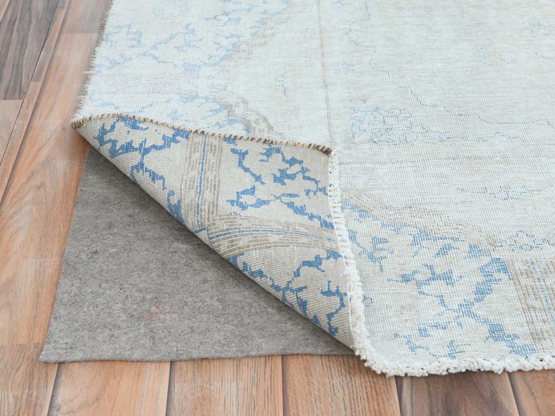 Kerman Vintage hand-knotted worn wool rug in Ivory, 8'8" x 11'8" — SKU O081610 (view 4)