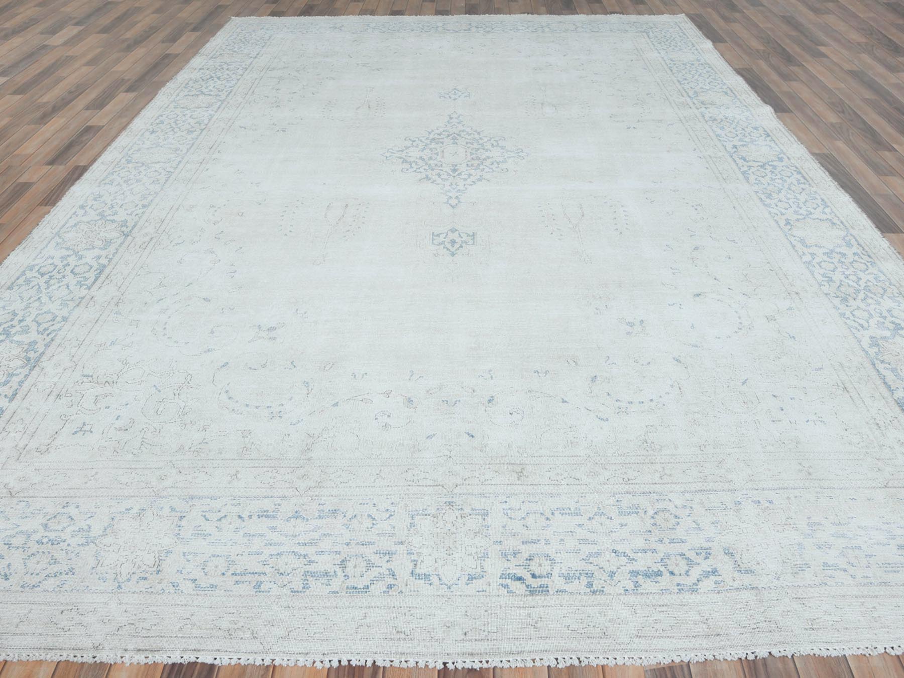 Kerman Vintage hand-knotted worn wool rug in Ivory & Denim Blue, 9'6" x 12'9" — SKU O081611 (view 2)