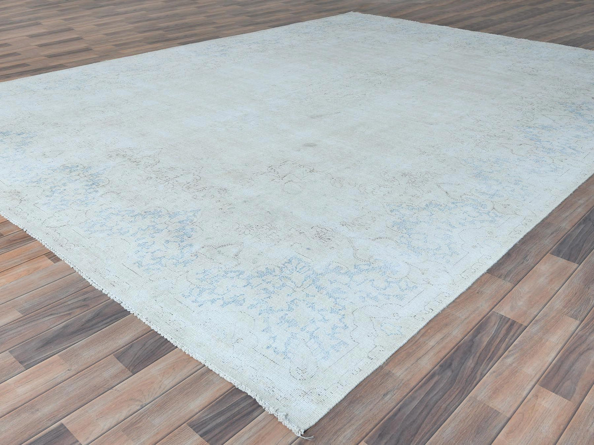 Kerman Vintage hand-knotted worn wool rug in Ivory & Navy Blue, 9'10" x 13'7" — SKU O081623 (view 3)